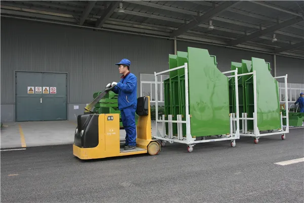 Electric Tow Tractor Photo 2