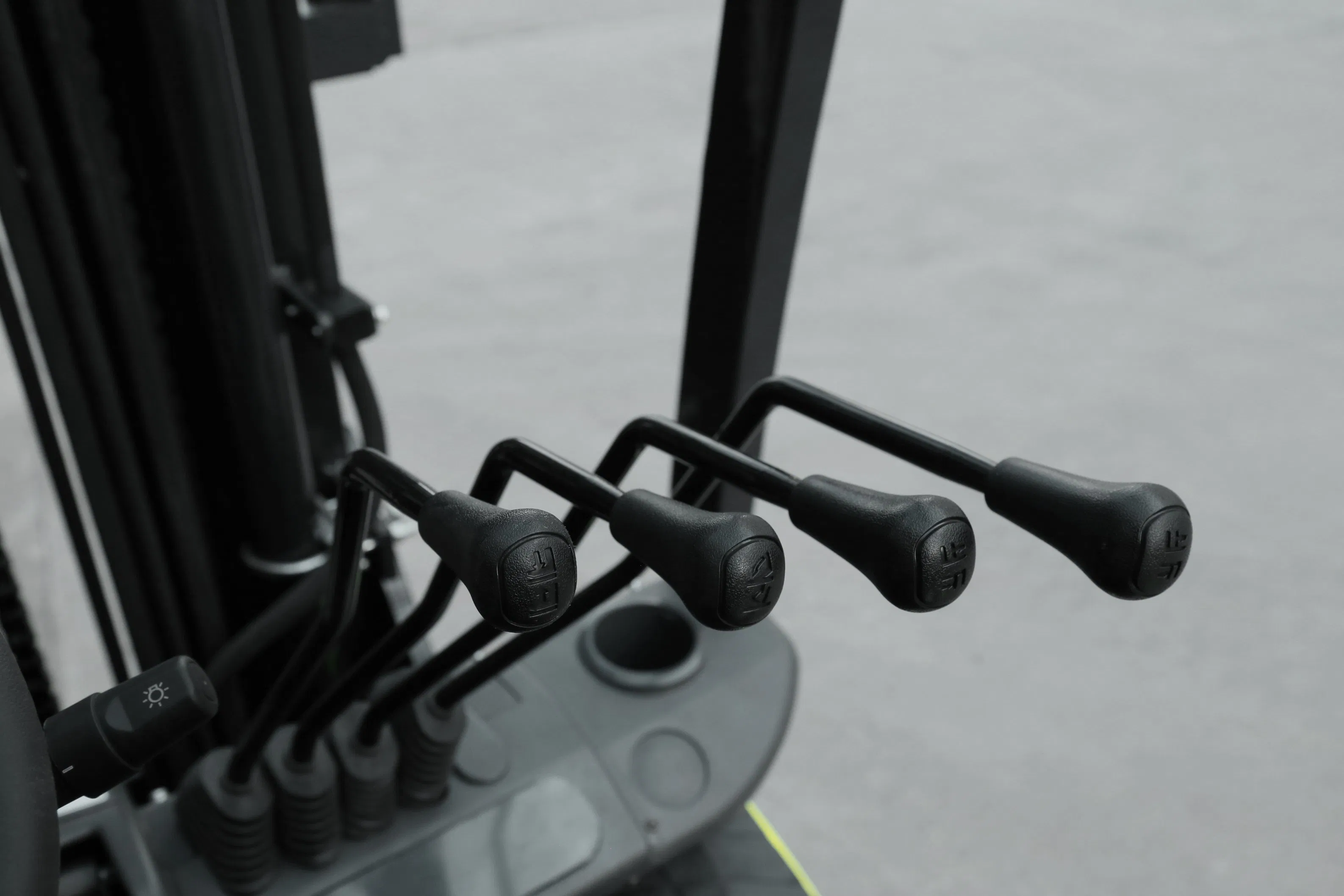 Fb30p, 3tons Lithium Battery Powered 4 Wheel Electric Counterbalance Forklift