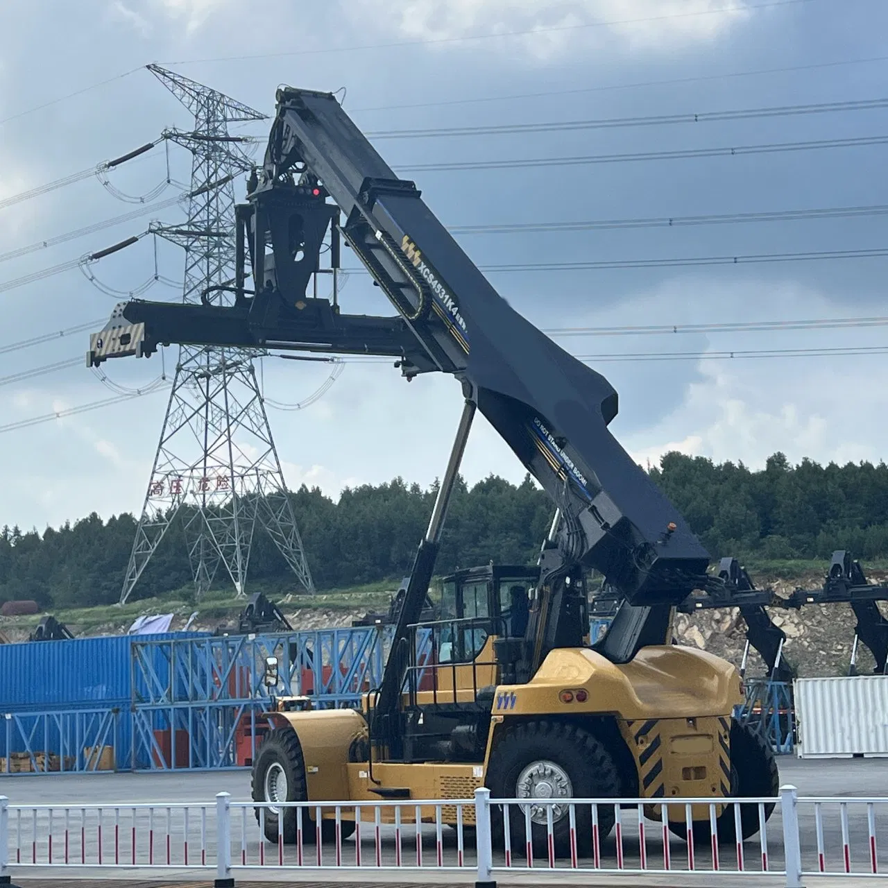 New Xcs4531K Container Reach Stacker 45ton Rated Load High Performance Hot Selling