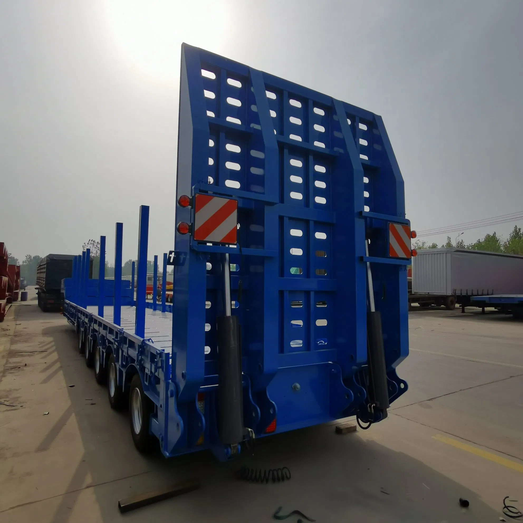 Factory Pricec 5-Axle Gooseneck Low Bed Truck Trailer Lowbed Semi-Trailer with Hydraulic Ramp 60t Log Transport Heavy Duty Steel Frame Lowboy Trailer