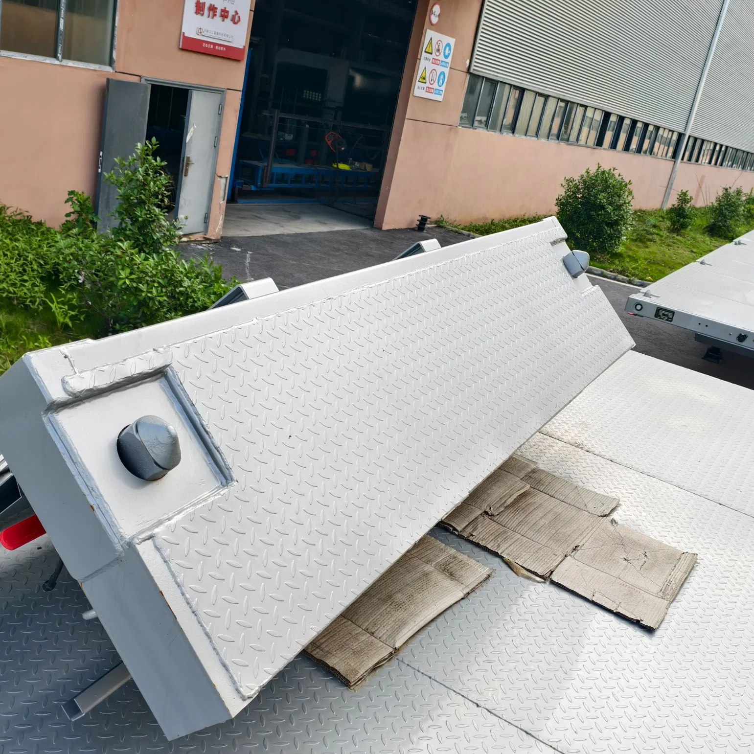 20FT/40FT/45FT 2/3/4 Axles Container/Cargo Flatbed/Platform/Flat Deck Semi Truck Trailer