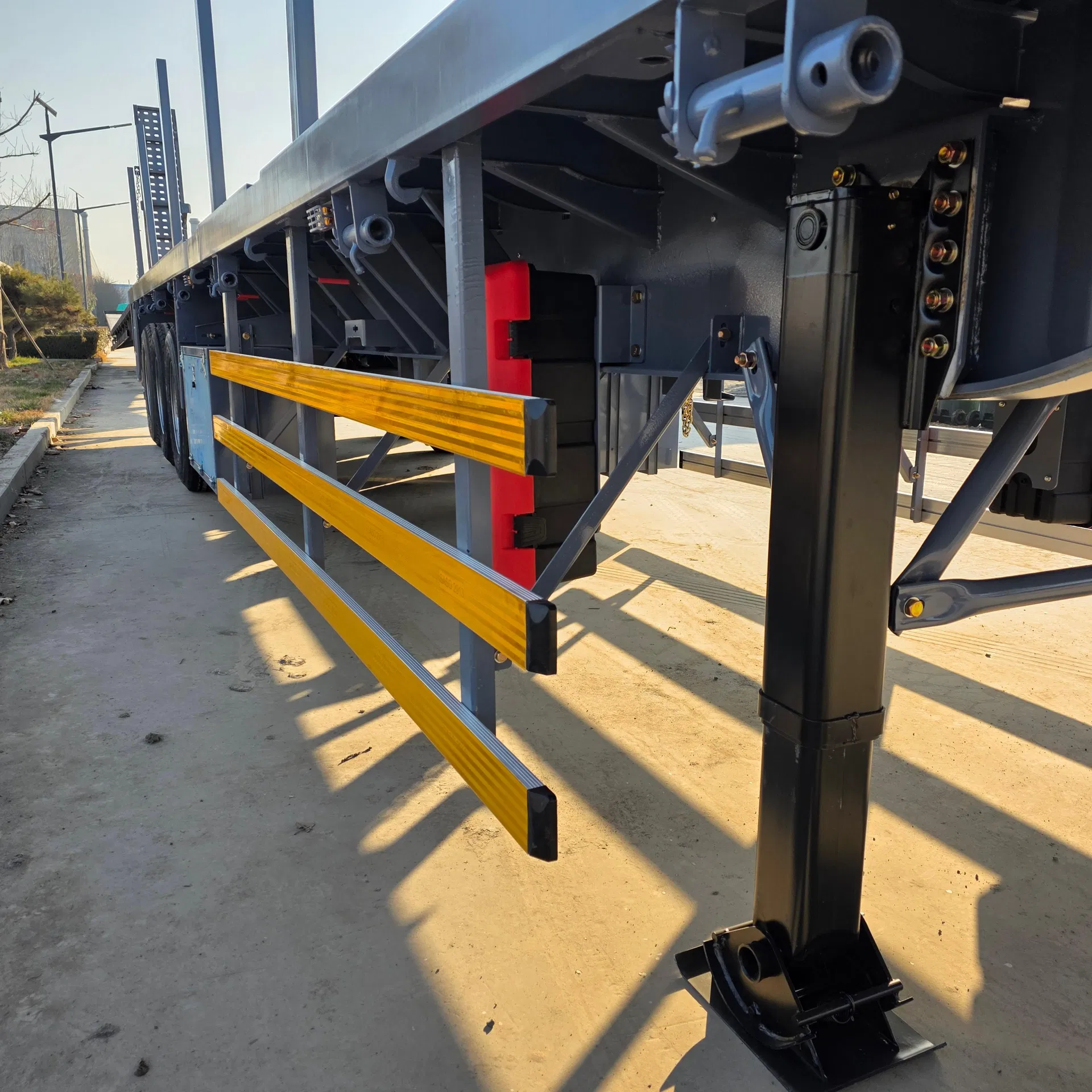 Side Posts Pipes Semi Trailer 6