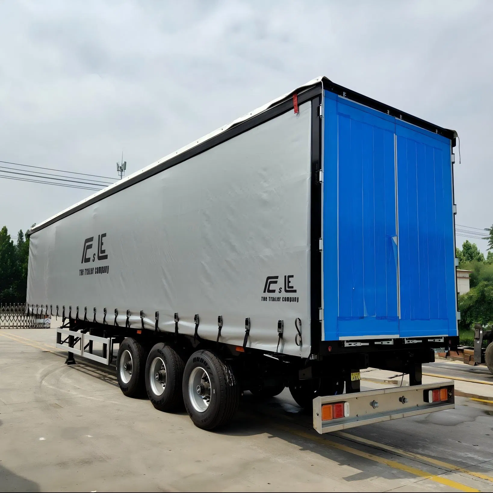 Hot Sale Curtain Side Lowbed Flatbed Container Bulk Cement Fuel Tanker Car Cargo Food Semi Trailer Used Trucks Sinotruk HOWO Shacman Dump Tipper Truck Tractor
