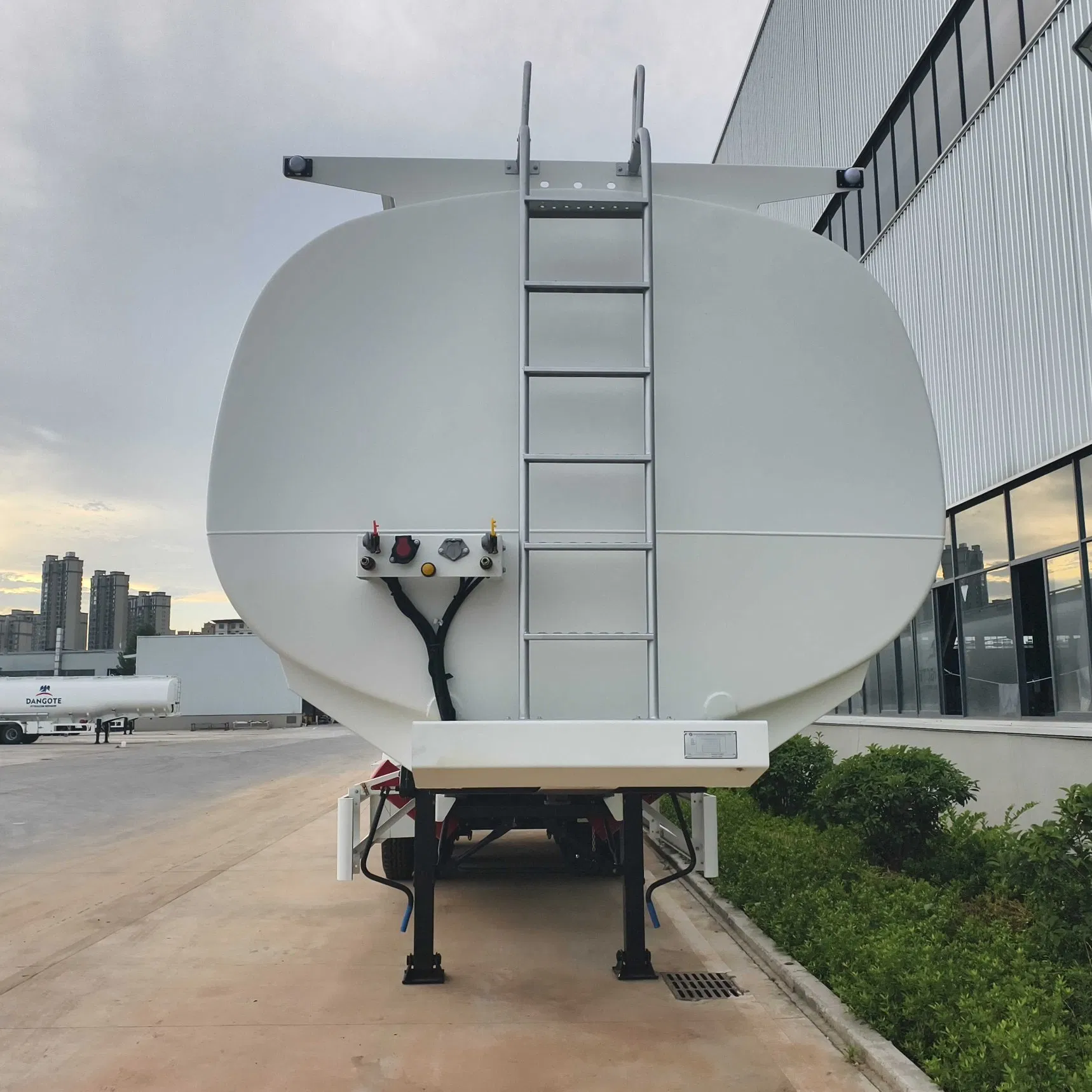 2/3/4 Axle 30000L 40000L 5000L Carbon Steel/Stainless Steel/Aluminum Alloy Milk/Diesel/Liquid/Oil/Fuel/Petrol/Gasoline/Crude Tanker Truck Semi Trailer