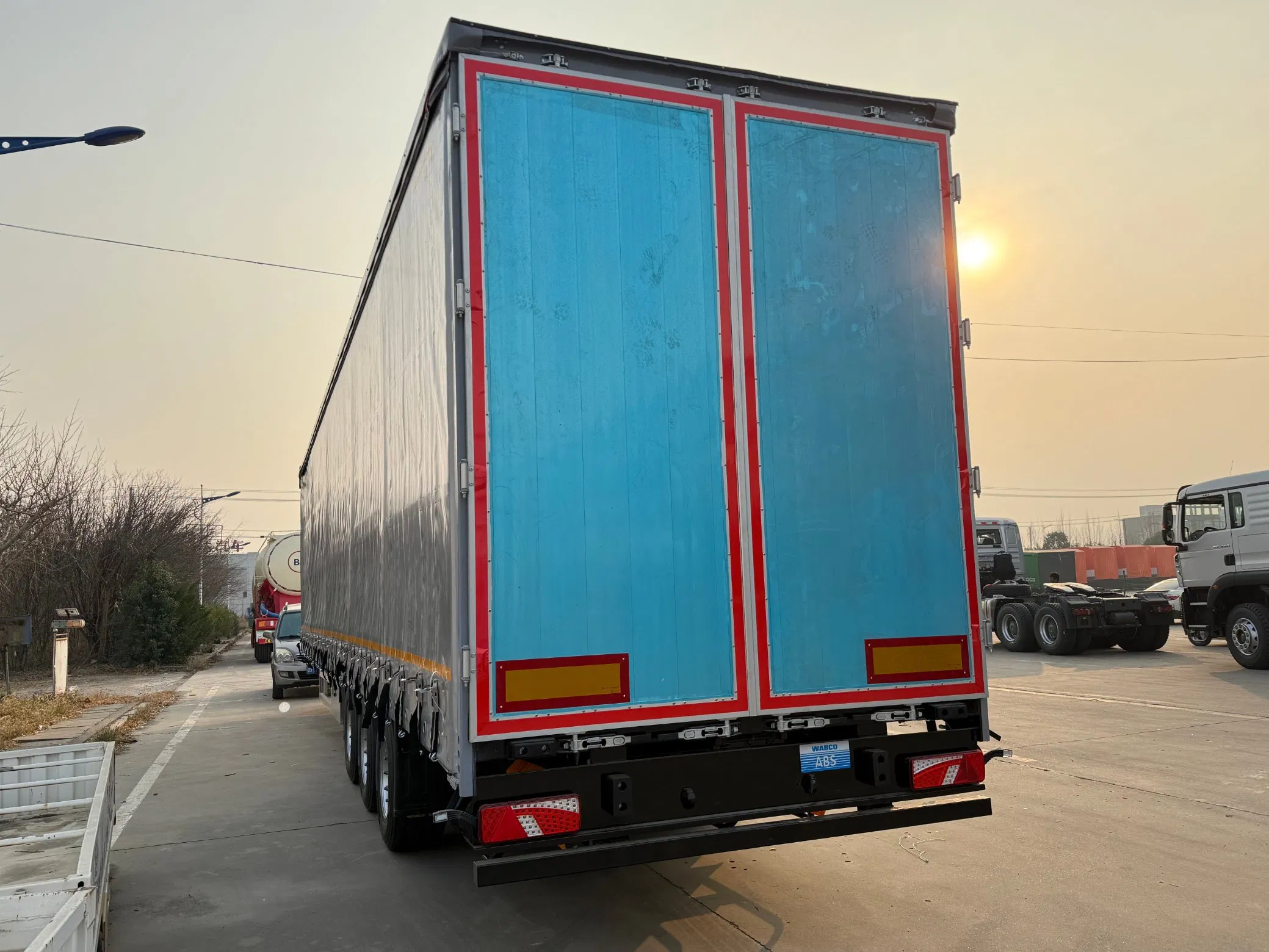 China Manufacturer 3axles 4axles 40ton 60ton 80ton 90cbm 110cbm 130cbm Cargo Transport Drop Side Curtain Canvas Box Van Semi Trailer