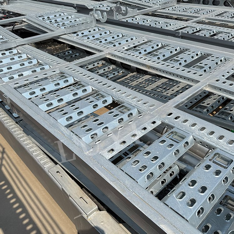 Luyi 2 Axle Customized Galvanized Car Carrier Car Transport Semi Trailer