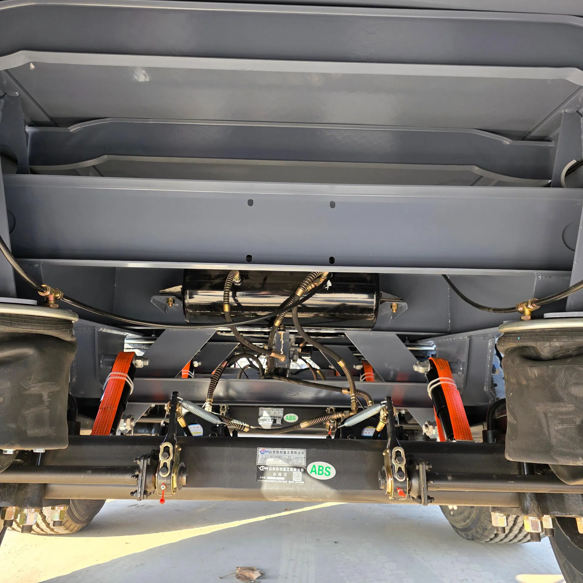 Side Posts Pipes Semi Trailer 4