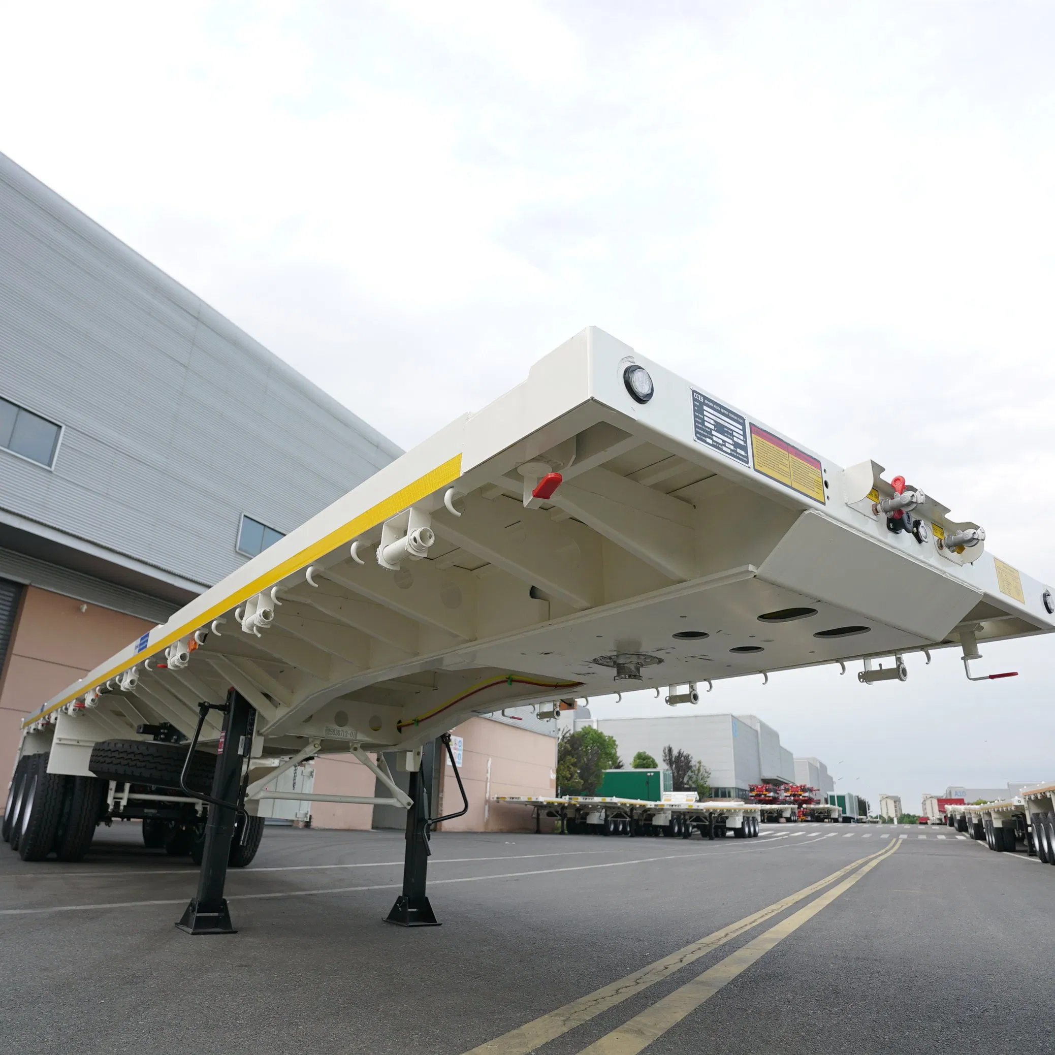 60ton 80tons 50feet 45feet 40feet Tri Axle Cargo/Container Transport Flatbed/Platform Truck Semi Trailer with 12PCS Twist Locks for Sale in Tanzania