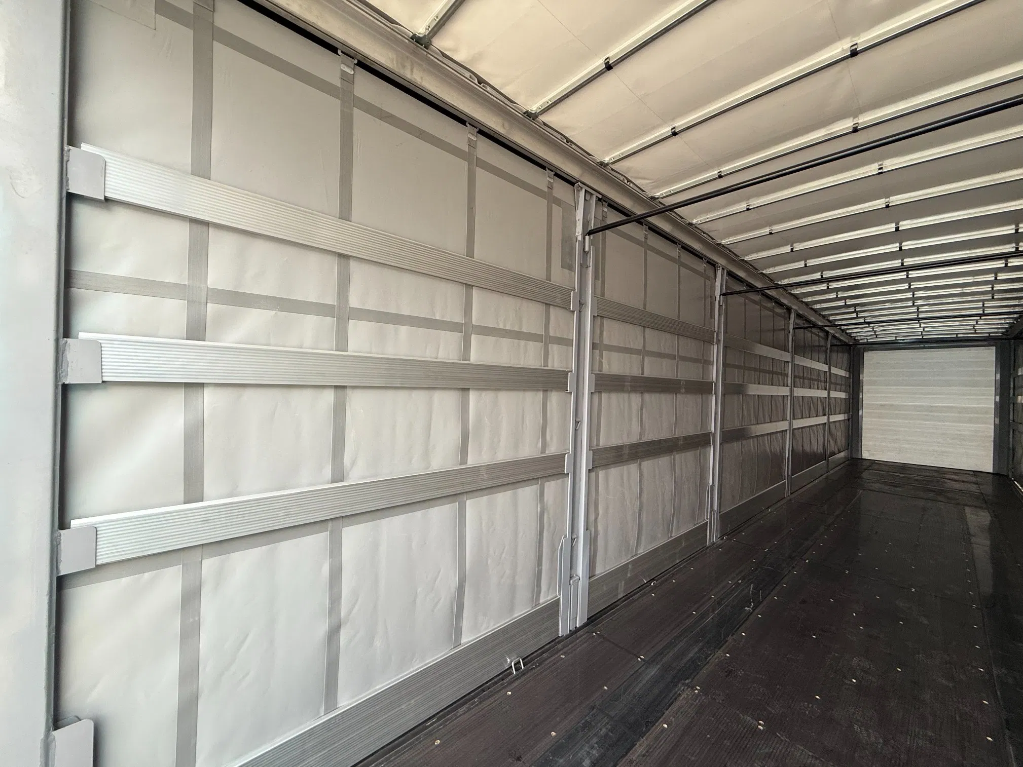 China Manufacturer 3axles 4axles 40ton 60ton 80ton 90cbm 110cbm 130cbm Cargo Transport Drop Side Curtain Canvas Box Van Semi Trailer