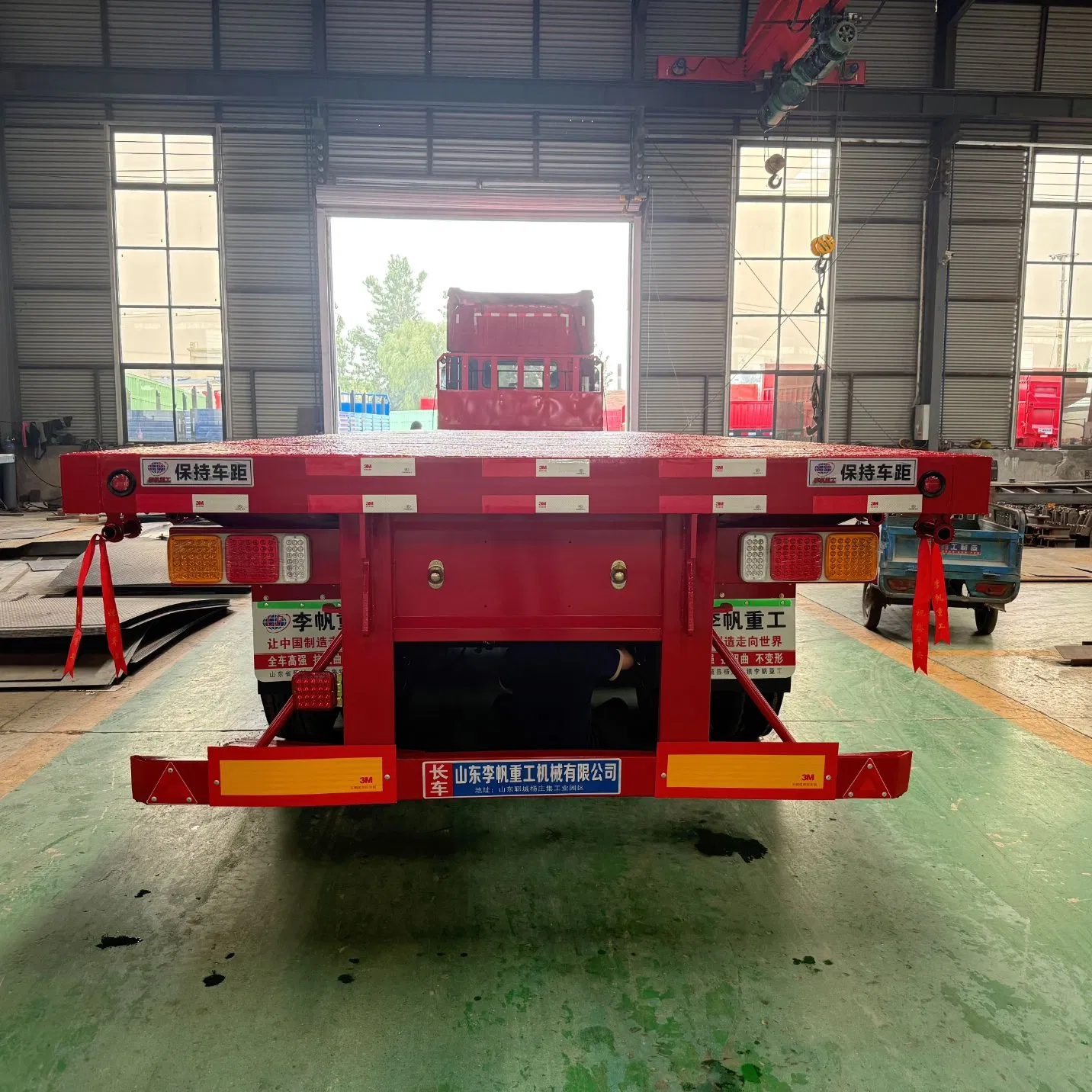 Sturdy Flatbed Semi-Trailer with Enhanced Load Capacity Features