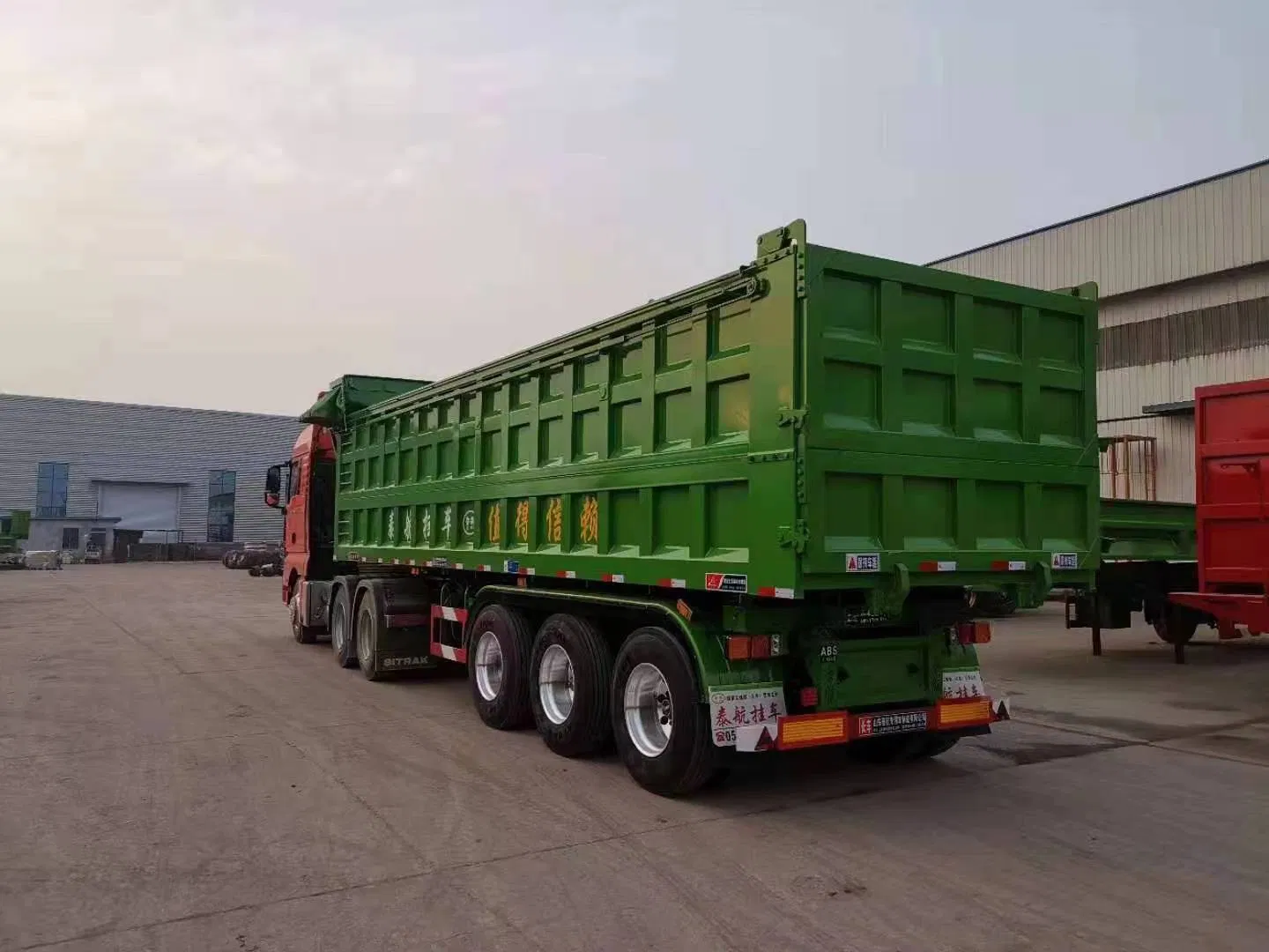Competitive Price Tri-Axle Hydraulic Lift Side Tipper Side Dump Semi Trailer Side Tipping Trailer