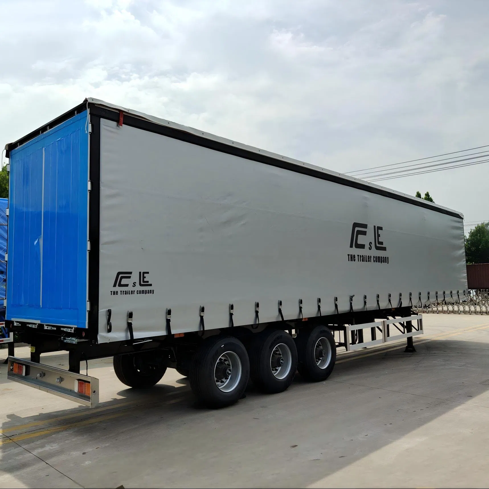 Hot Sale Curtain Side Lowbed Flatbed Container Bulk Cement Fuel Tanker Car Cargo Food Semi Trailer Used Trucks Sinotruk HOWO Shacman Dump Tipper Truck Tractor