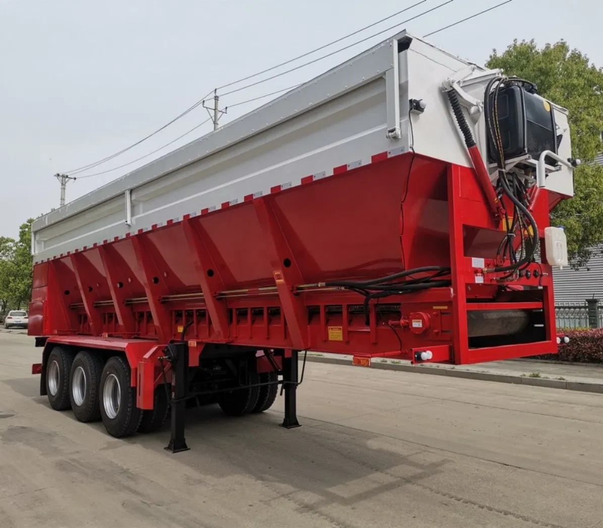 Semi-Trailer for Grain and Forage Transport, Moving Crawler Translation or Hinged Self-Unloading, Rain Water Proof Roof Closed Remotely by U Box