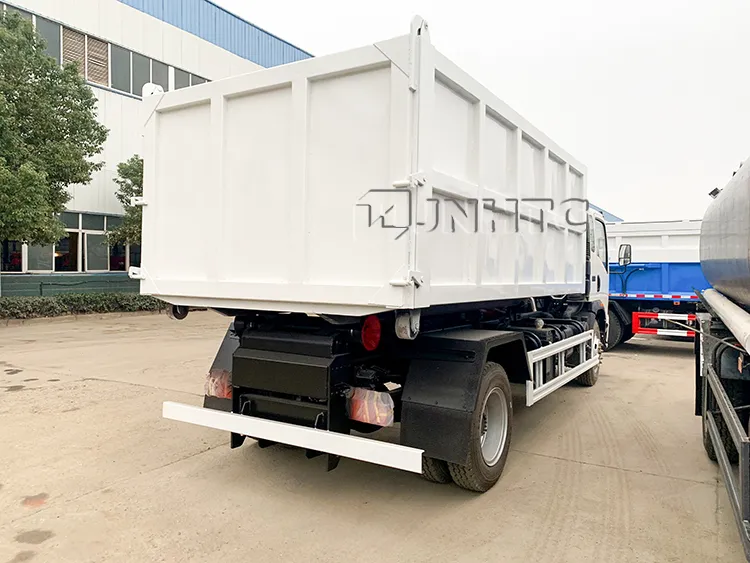 Garbage Compactor Truck 3