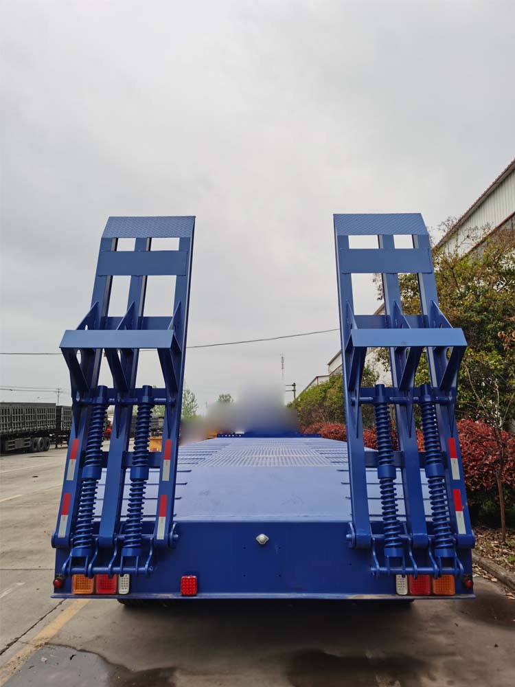 Heavy Duty Carbon Steel Flatbed Lowbed Semi-Trailer Truck with Four Axles and Thickened Frame for Heavy Equipment Transport ISO Certified