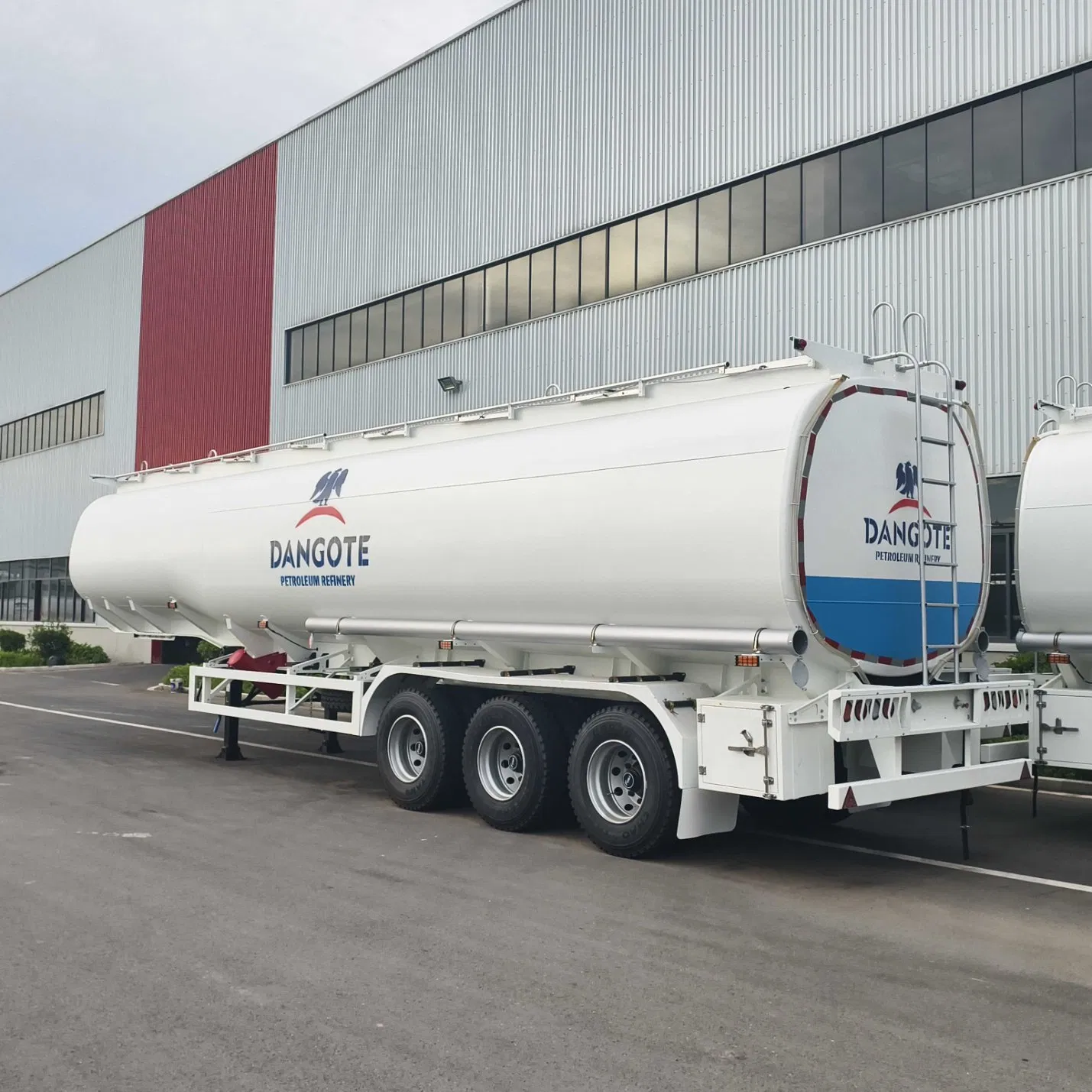 2/3/4 Axle 30000L 40000L 5000L Carbon Steel/Stainless Steel/Aluminum Alloy Milk/Diesel/Liquid/Oil/Fuel/Petrol/Gasoline/Crude Tanker Truck Semi Trailer