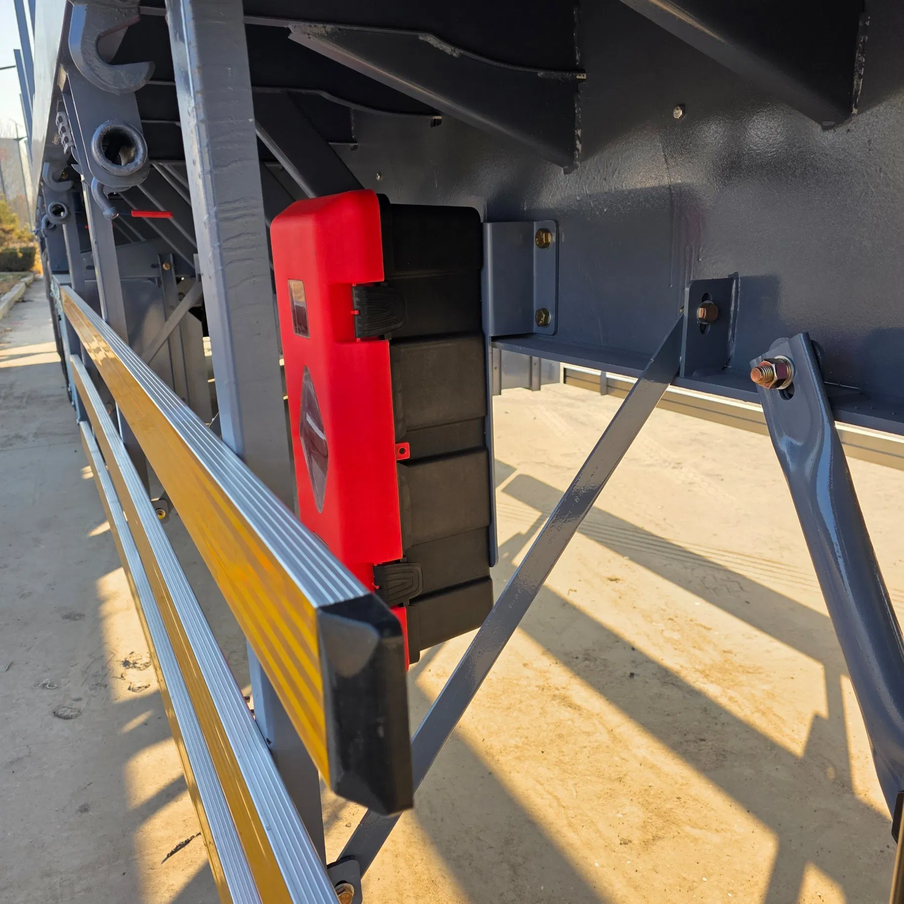 3 Axle Timber Logging Transport Platform Logtruck with Side Posts Pipes Semi Trailer