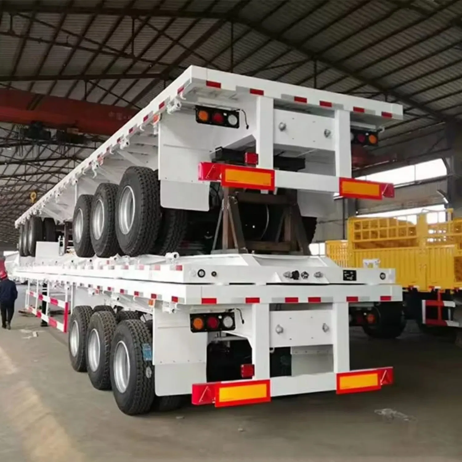 Factory Direct Sales 3-Axis Steel Flatbed Semi-Trailer Extendable Container Transport Customizable 60-Ton Flatbed Semi-Trailer