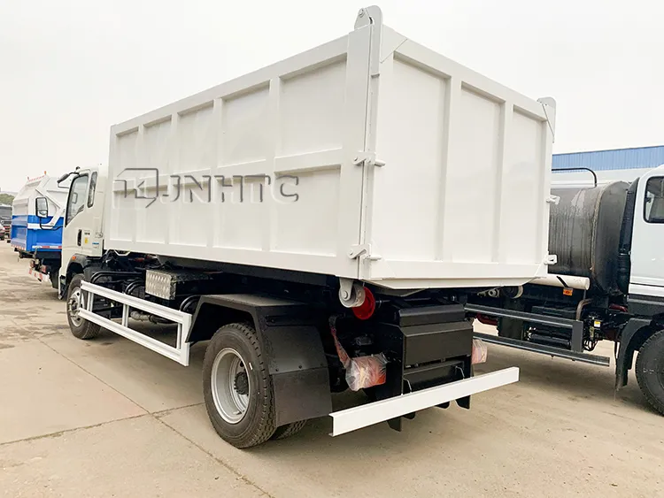 Garbage Compactor Truck 5