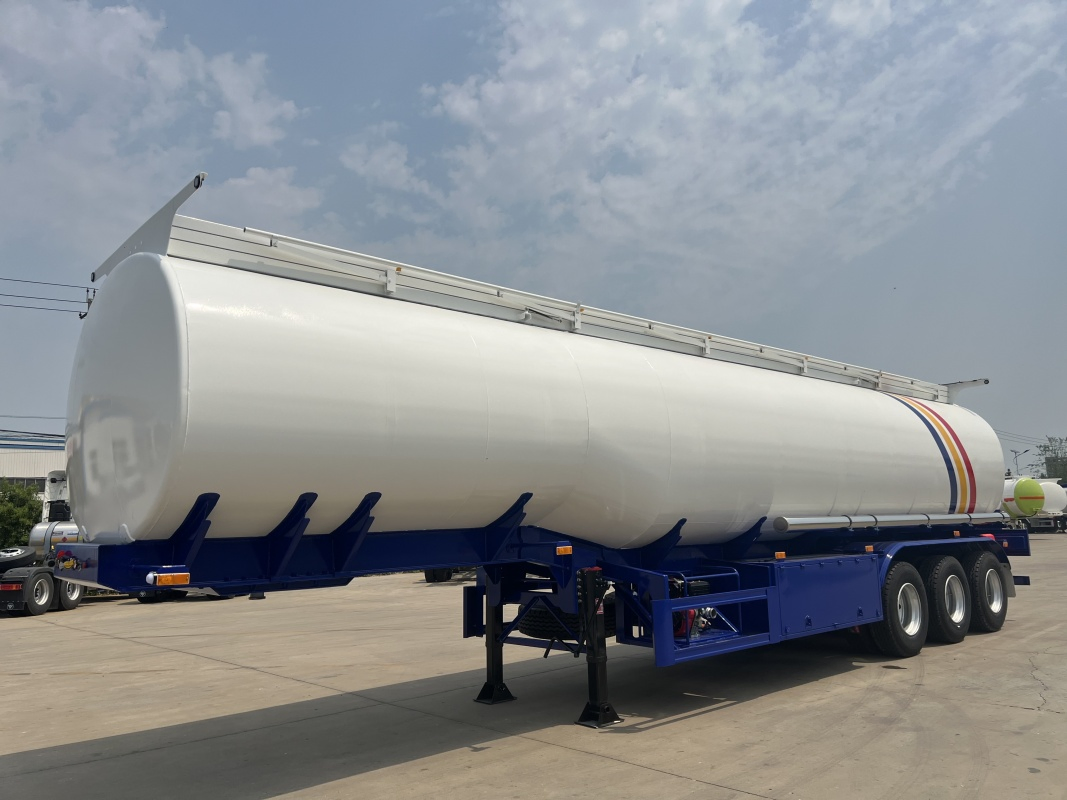 Steel/Aluminum 5/6 Compartments Oil/Fuel Tanker Semi Truck Trailer for 45cbm/ 42cbm/35cbm Gas/Diesel Transport with Pump