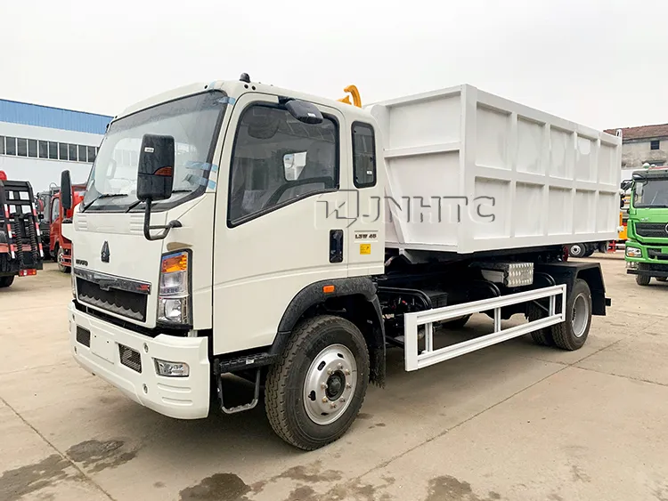 Garbage Compactor Truck 4