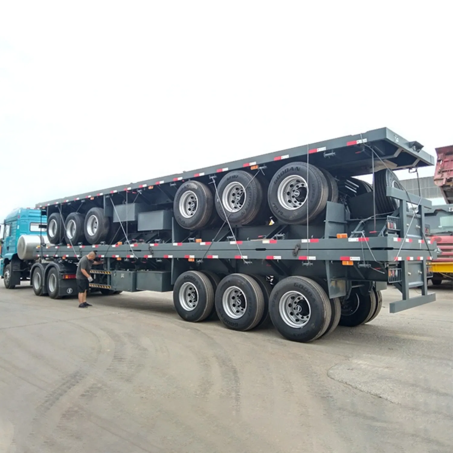 2025 New Design Discount 3 Axles Flatbed Semi Trailer with Bolster and Front Headboard