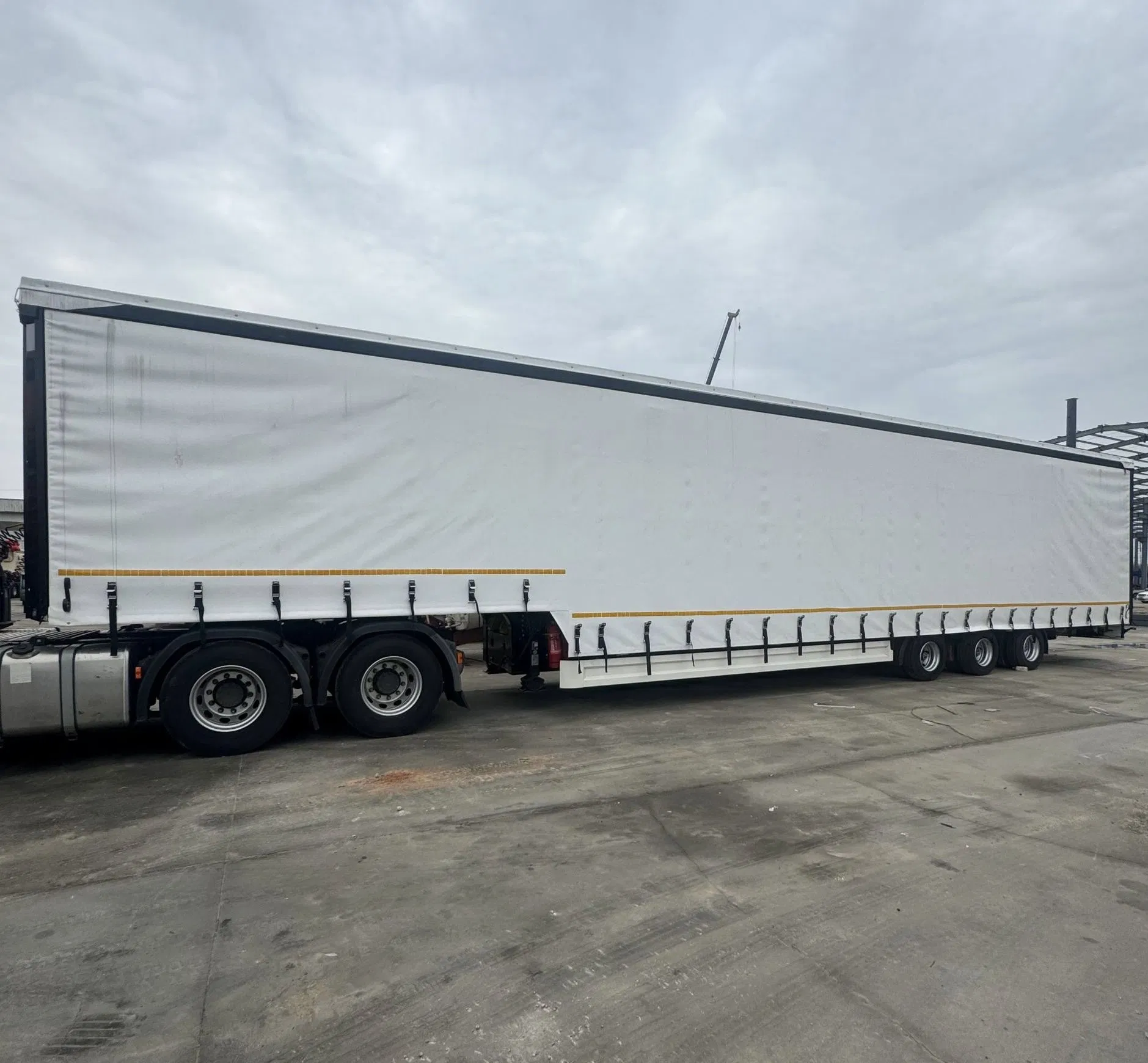 ECE Certification High-Quality Side Curtain Semi Trailers with ABS Anti Lock Braking System