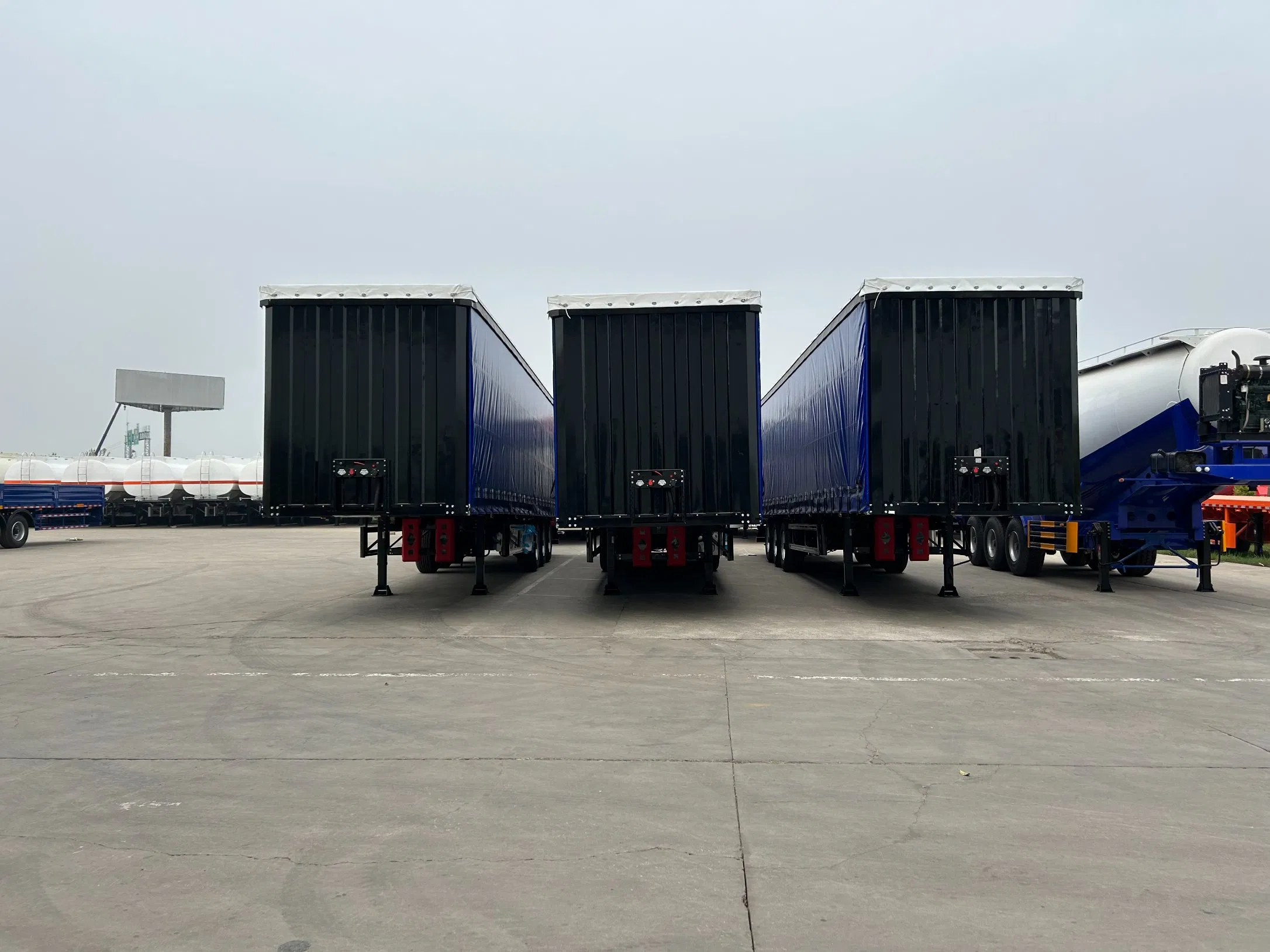 2/3/4 Axles BPW/Saf Axle Drop Side Fence Side Wall Board Fence Stake Van Box Cargo Trailer Side Curtain Flatbed Container Semi Truck Trailer with Air Suspension