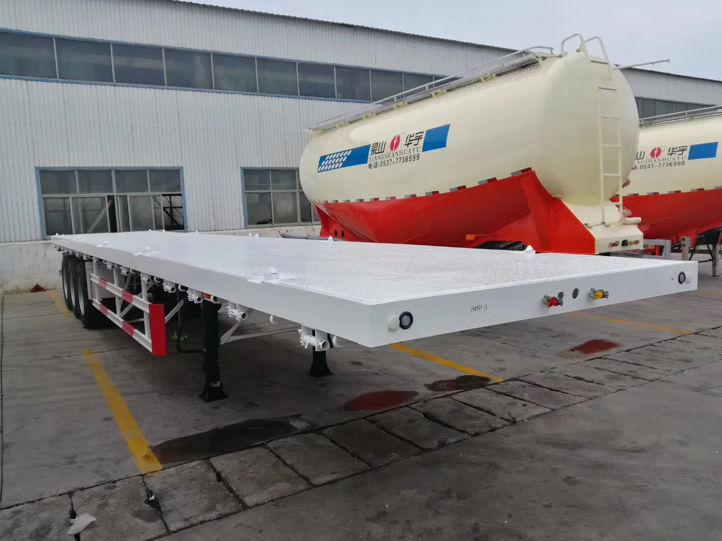 Spot Discounted International 2/3/4 Axles 50 Tons 20/40 Foot FT Container Shipping Flat Deck Platform Triaxle Flatbed Truck Semi Trailer
