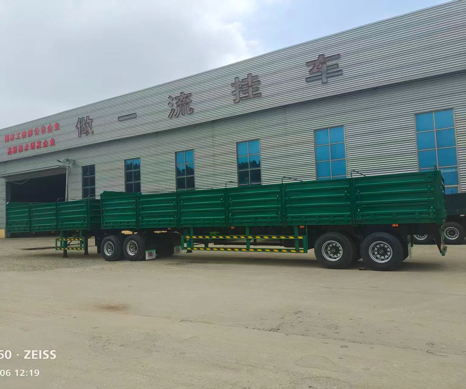 Warehouse Fence Cargo Semi-Trailer Farm Full Trailer Canton Fair Truck Exhibition
