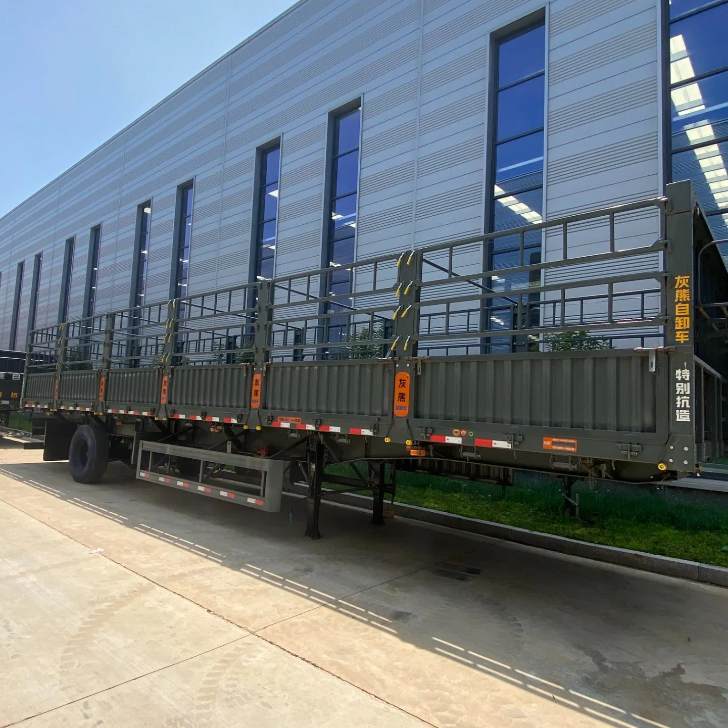 Vehicle Master Tri-Axle Animal Transport Stake Fence Semi Trailer for Transport Cattle Sheep Horse Pig