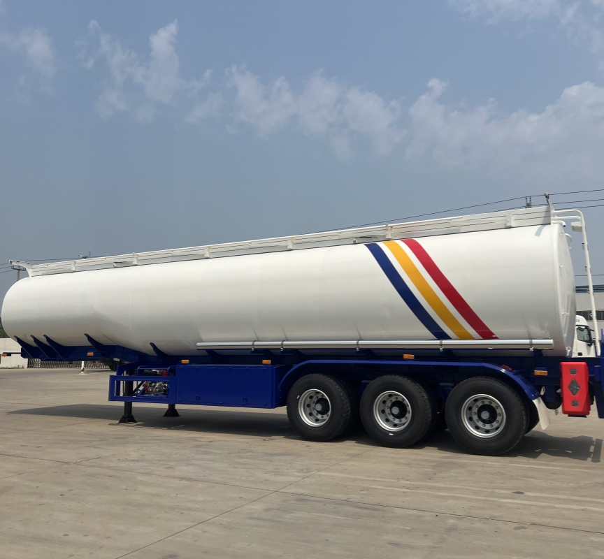 Steel/Aluminum 5/6 Compartments Oil/Fuel Tanker Semi Truck Trailer for 45cbm/ 42cbm/35cbm Gas/Diesel Transport with Pump