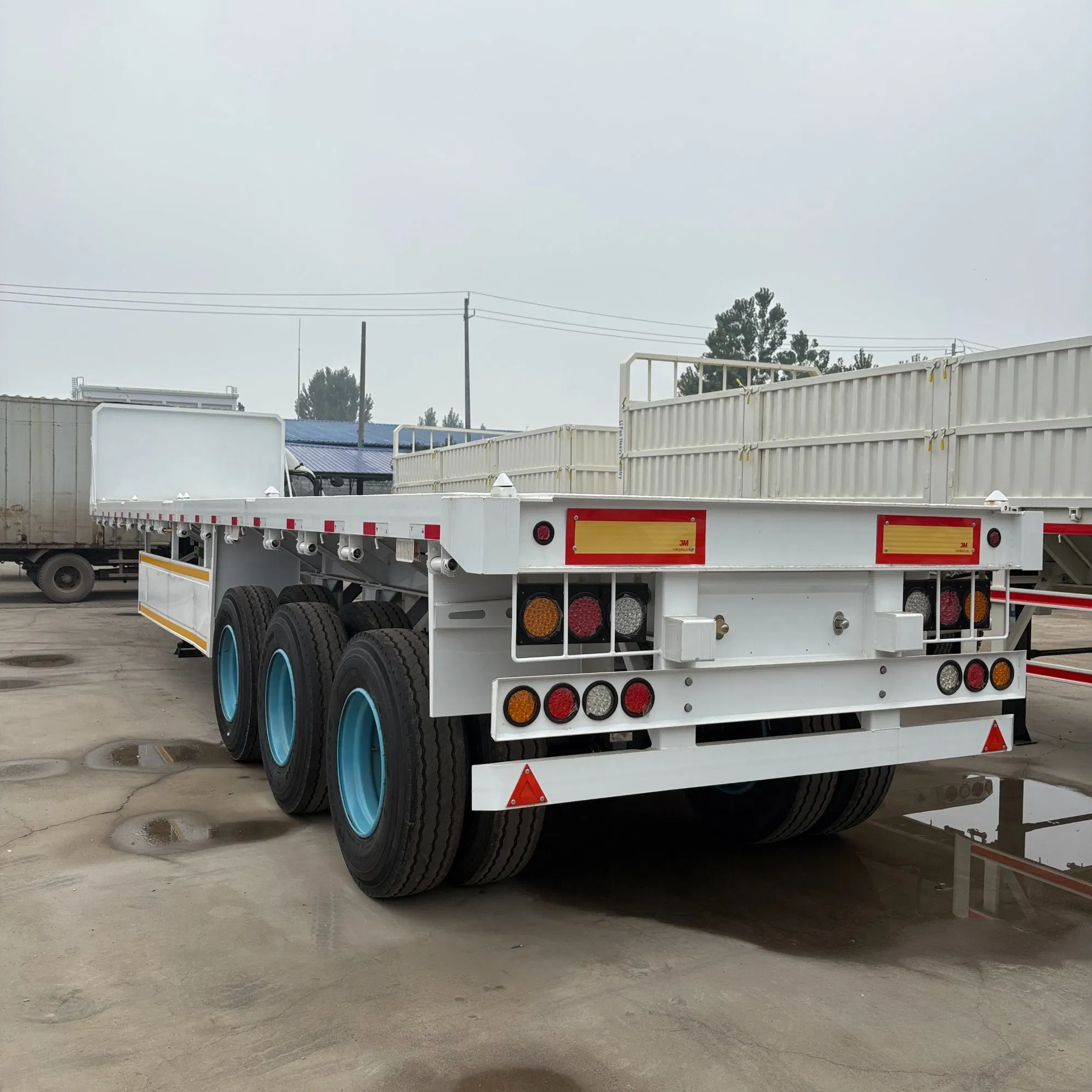 Durable Multi-Purpose Loading Platform for Long-Haul Flatbed Semi Trailer