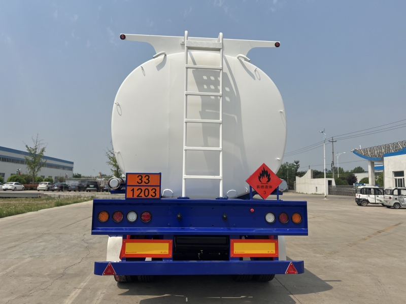 Steel/Aluminum 5/6 Compartments Oil/Fuel Tanker Semi Truck Trailer for 45cbm/ 42cbm/35cbm Gas/Diesel Transport with Pump