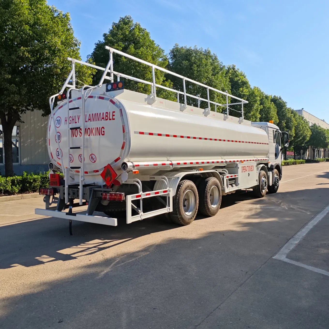 Sinotruk Shacman New Used 6X4 Lhdrhd 340HP Fuel Semi Trailer Tanker Tractor Dump Dumper Delivery Transport Cargo Water Diesel Refueling Dispenser Oil Tank Truck