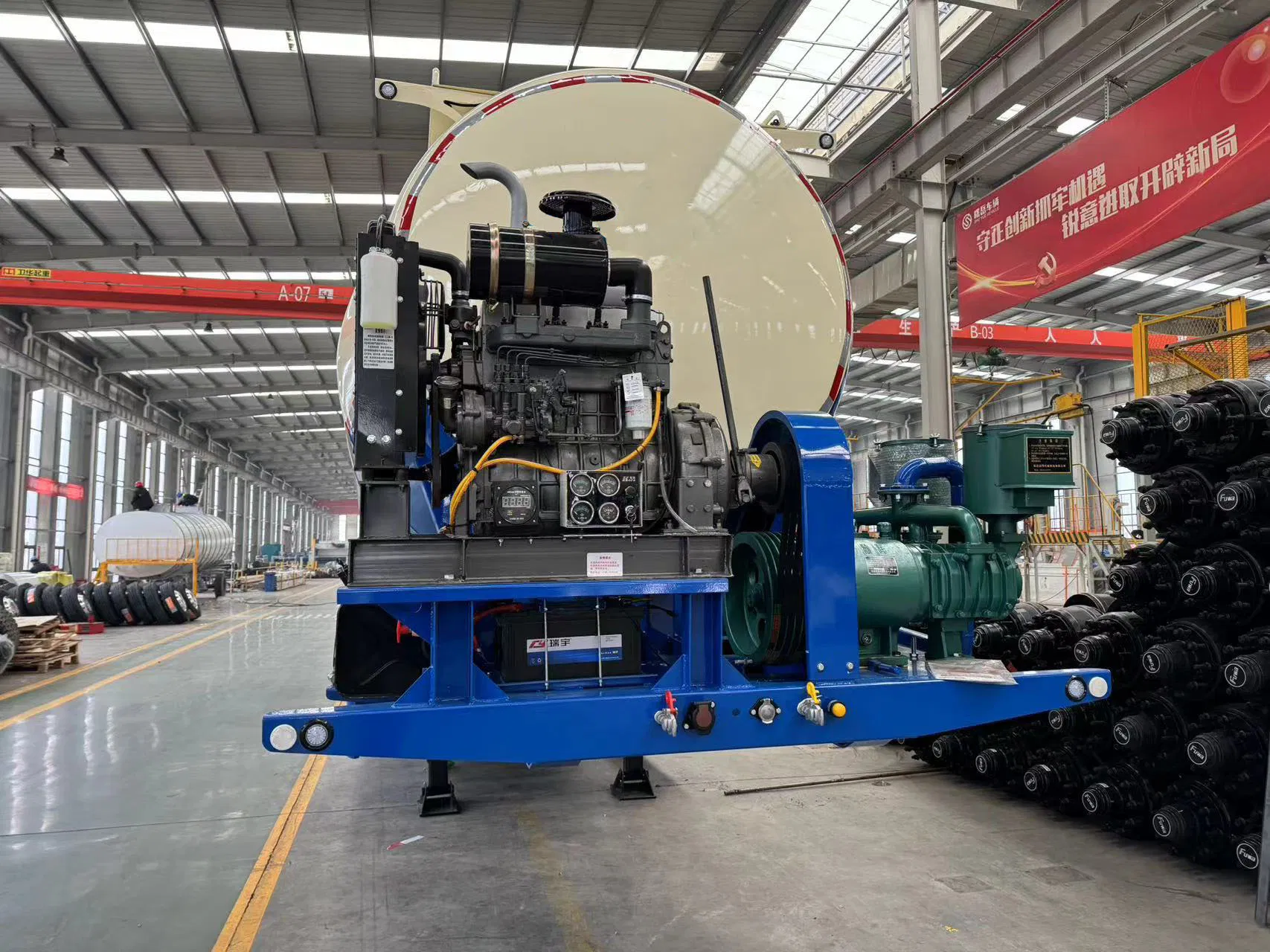 Capacity 45cbm/50cbm 3/4 Axles Carbon Steel Cement Dry Tank Trailer for Heavy Duty Powder Transport