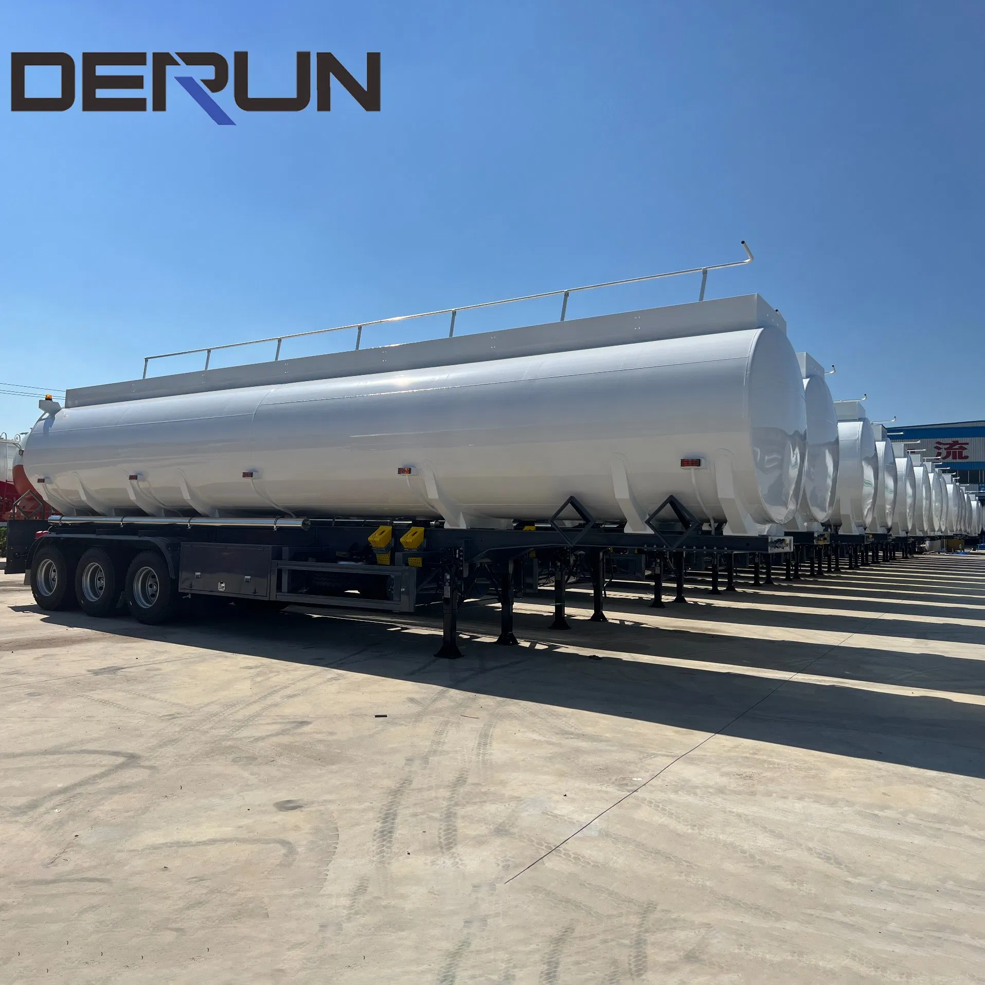 3axles 36000L/40000L/45000L Fuel/Diesel/Crude Oil/Petrol/Gasoline/Milk Tanker 35/40/45cbm Bulk Cement/Dry Ash/Powder/Flour/Silo Tank Semi Truck Trailer Price