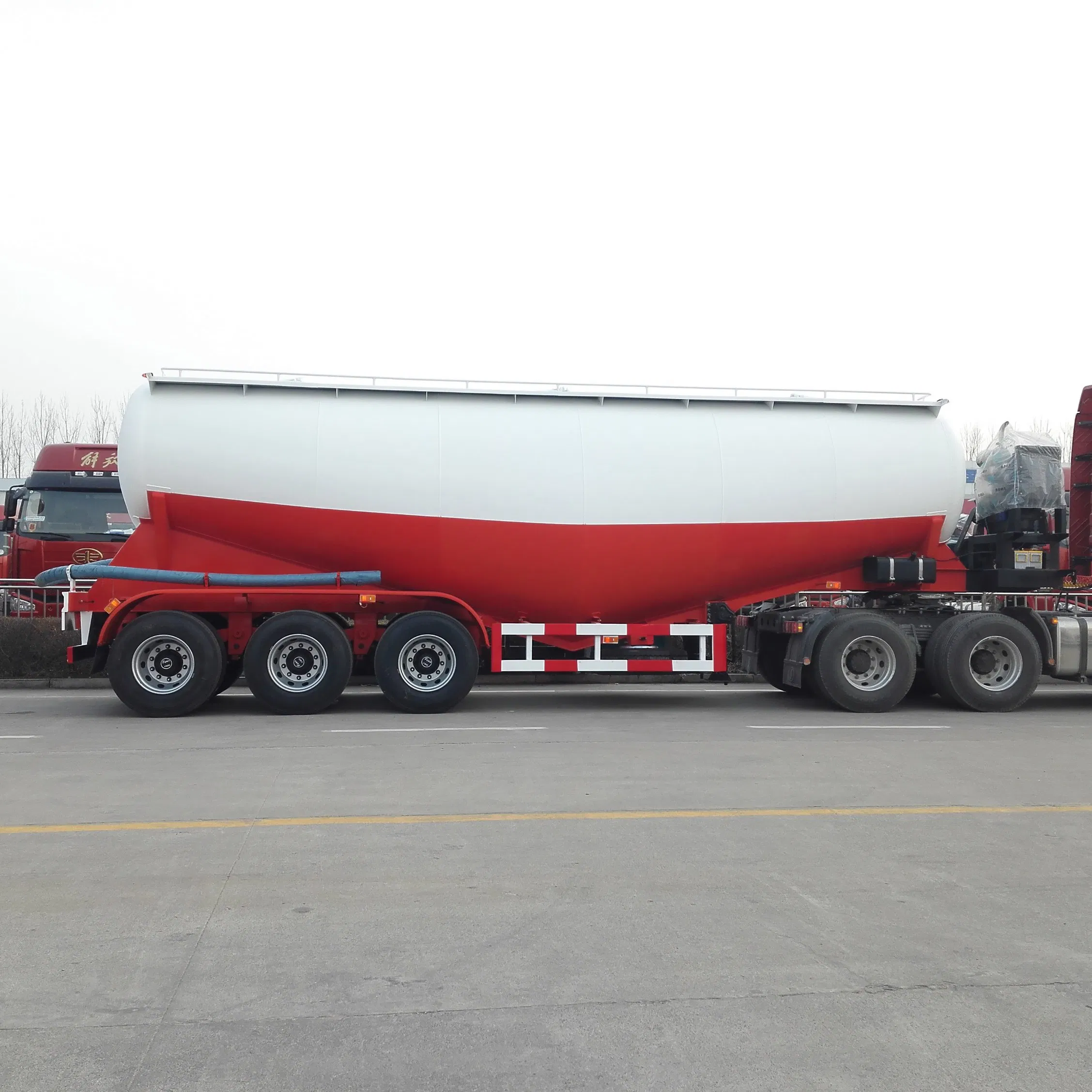 30/40/50/60cbm 2/3 Axle Bulk Cement/Fly Ash/Flour/Powder Material Transport V Shape Aluminum Alloy Tanker Semi Trailer with Engine Air Compressor