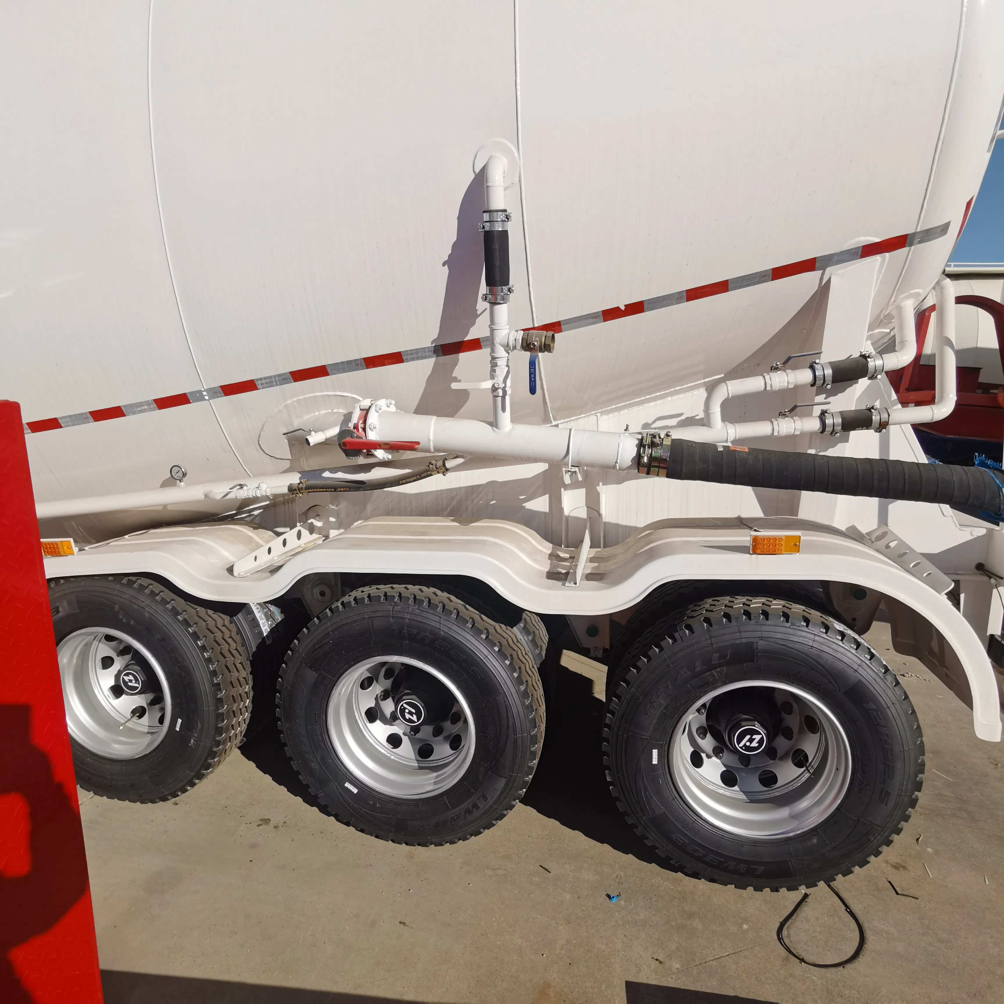 2/3 Axle 30/40/50 Cbm Bottom Discharge/Unloading Bulk Cement/Fly Ash/Flour/Powder Material Transport Tank/Tanker Heavy Duty Truck Semi Trailer