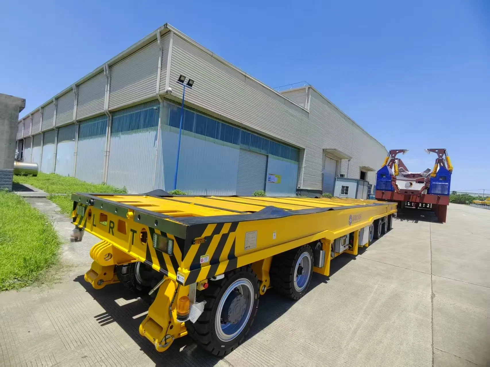 6 Axle Lowbed Traile Hydraulic 200t Heavy-Duty Flat Transporter Modular Trailer for Machinery and Equipment Transportation Goethe Walked on His Own Semi Trailer
