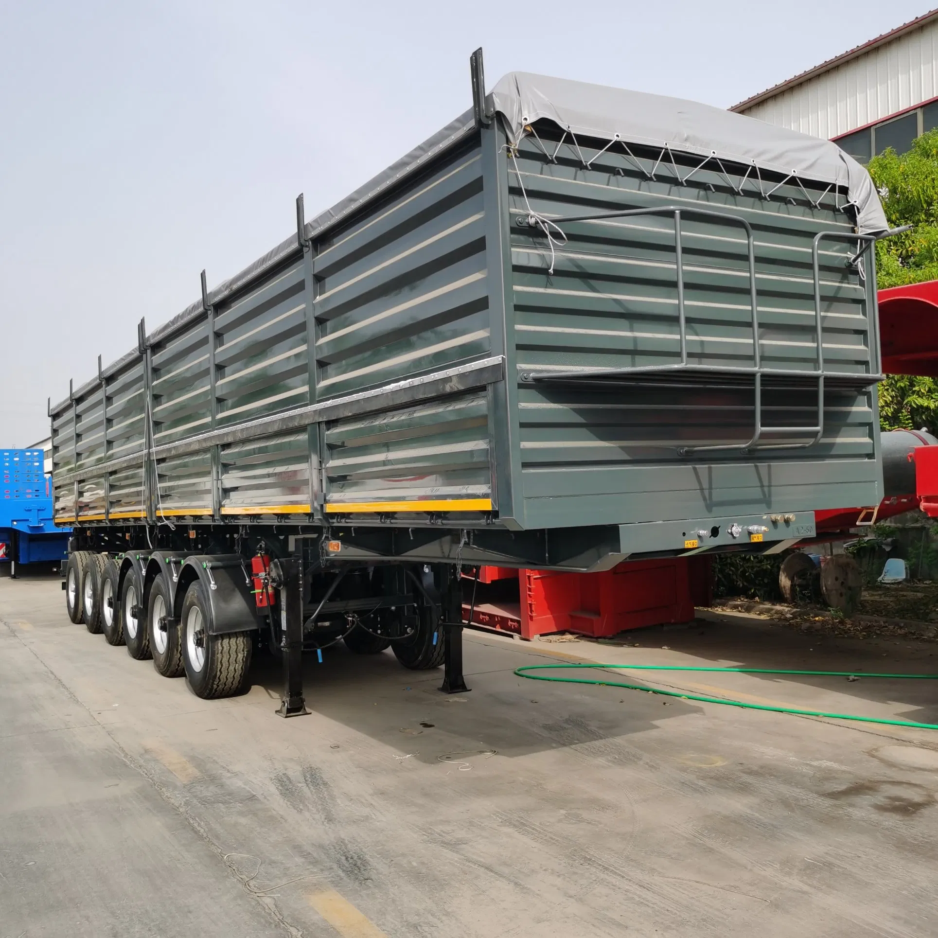 Factory Direct Sales 6-Axle 40-Cubic-Meter Large-Capacity Bulk Grain Transport Self-Dumping Box Semi-Trailer