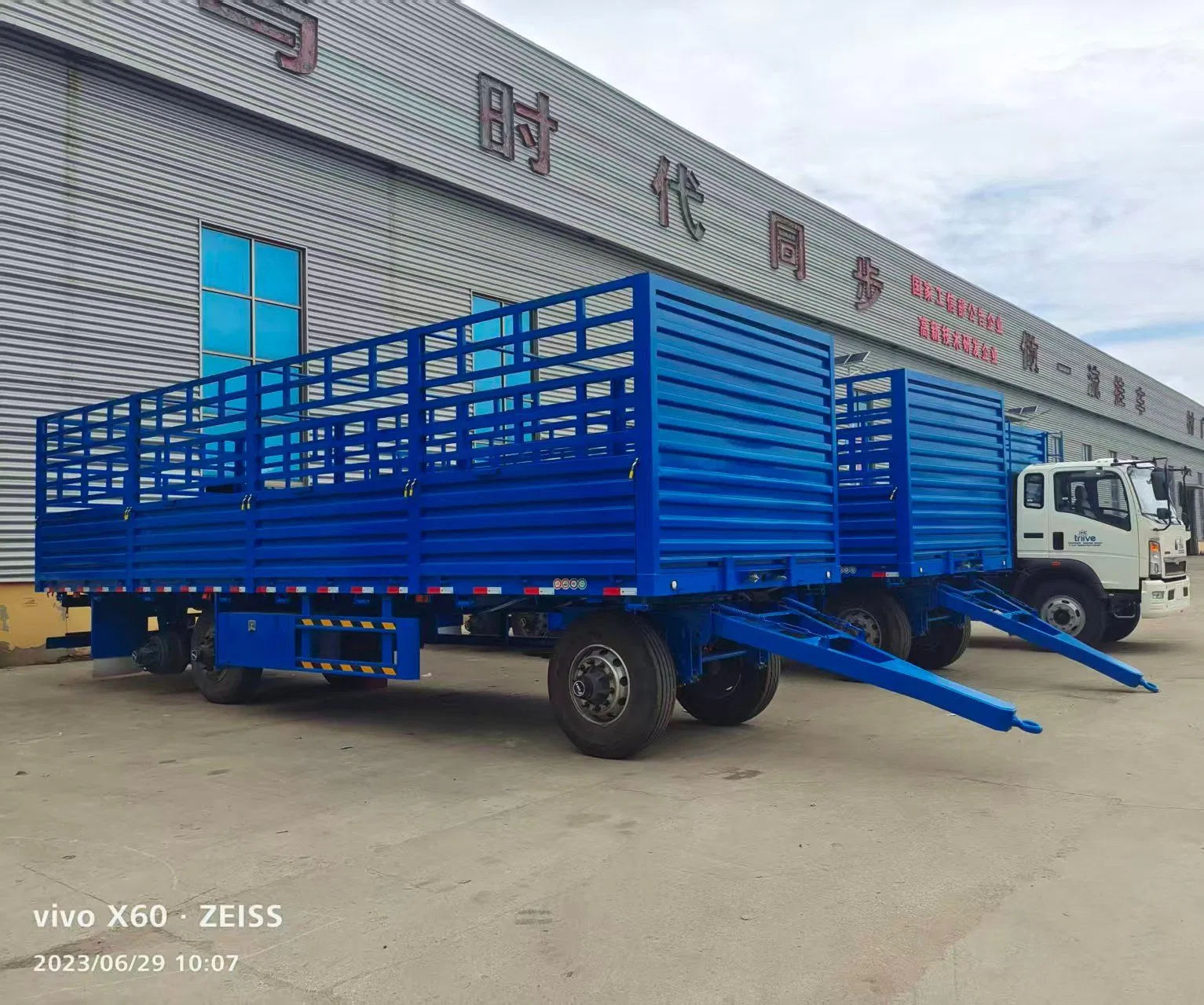 Warehouse Fence Cargo Semi-Trailer Farm Full Trailer Canton Fair Truck Exhibition