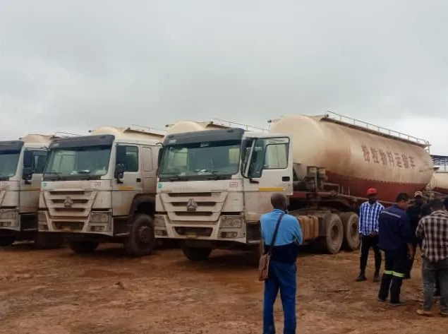 Bulk Cement Transport Semi Trailer Front