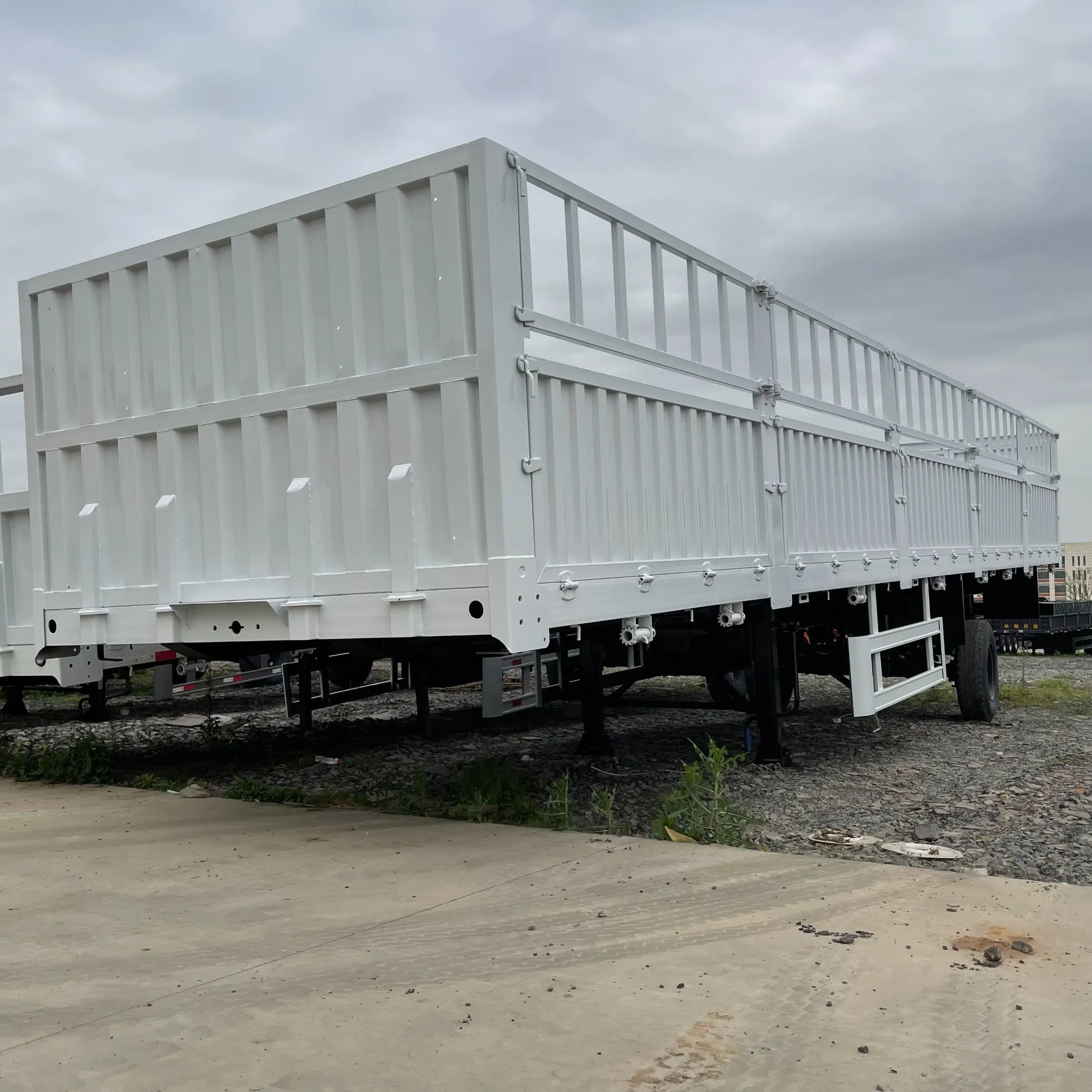 Multi-Functional Fence Semi Trailer for Logs &amp; Bulk Goods, 45FT Gooseneck with Extended Deck &amp; Ramp Door