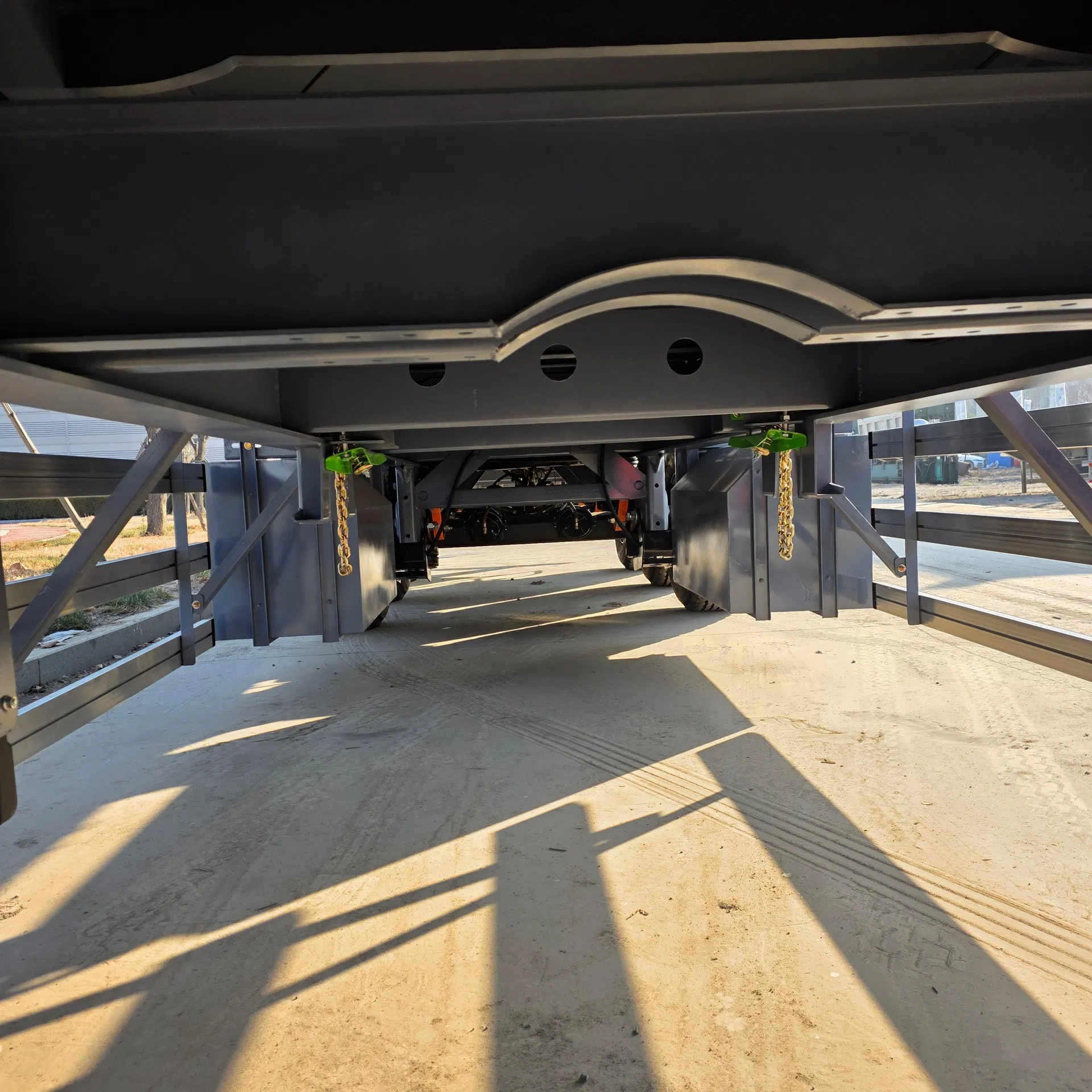 Side Posts Pipes Semi Trailer 5