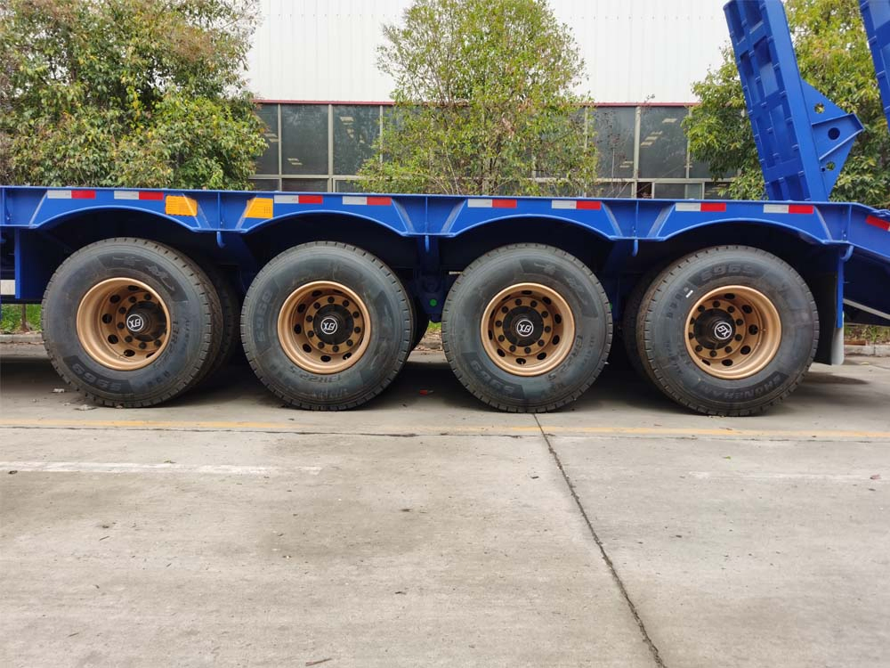 Heavy Duty Carbon Steel Flatbed Lowbed Semi-Trailer Truck with Four Axles and Thickened Frame for Heavy Equipment Transport ISO Certified