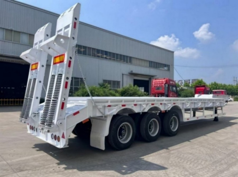 China Low-Bed Semi Trailers 13 Meters Special Purpose Low-Bed Truck Trailer 12 Wheels for Sale Good Price