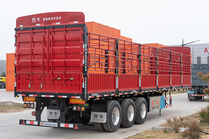 Vehicle Master 3 Axle Sheep Cattle Transporter Fence Trailer Livestock Trailer Truck Animal Transport Semi Trailer