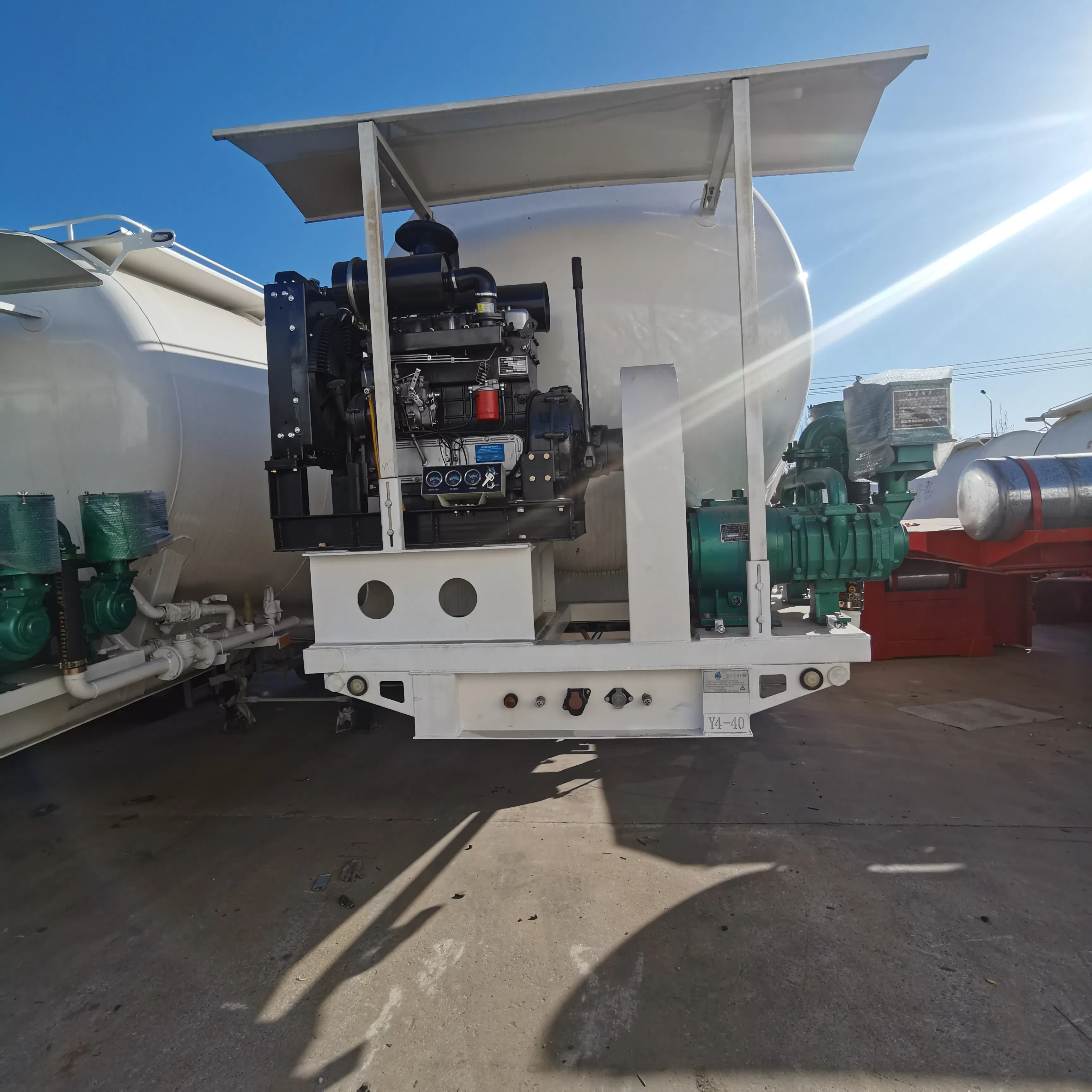 2/3 Axle 30/40/50 Cbm Bottom Discharge/Unloading Bulk Cement/Fly Ash/Flour/Powder Material Transport Tank/Tanker Heavy Duty Truck Semi Trailer