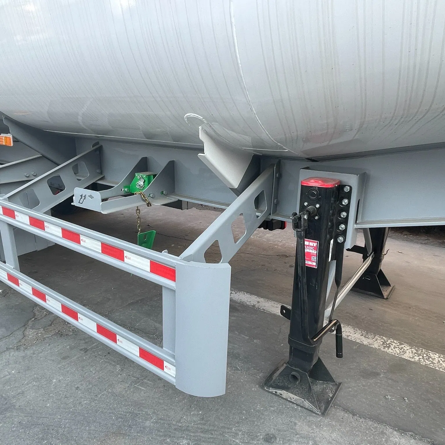 Used and New 48000L Oil / Fuel Tanker Truck Semi Trailer